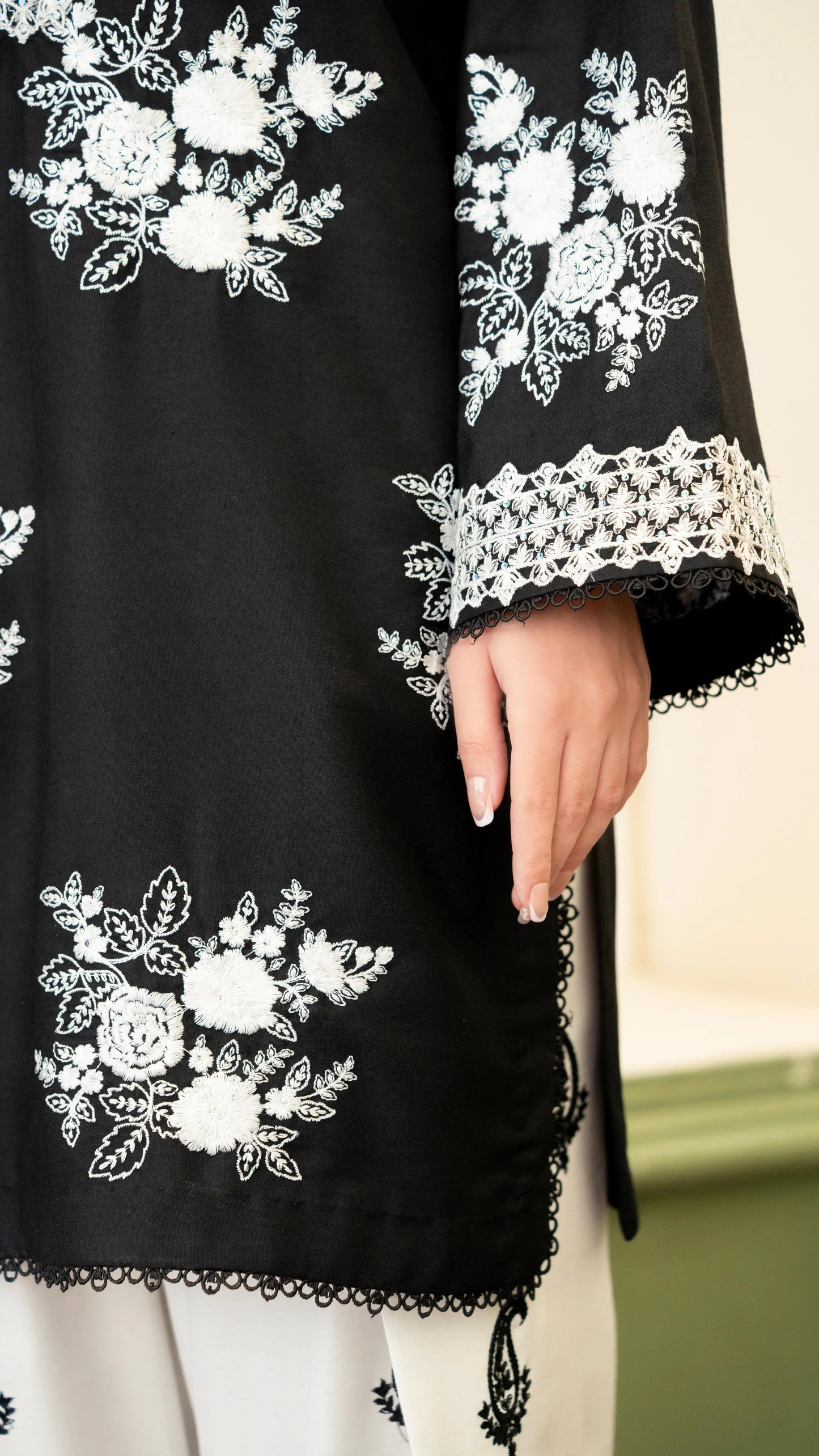 MARIA.B - 3PC LAWN EMBROIDERED SHIRT WITH CHIFFON PRINTED DUPATTA AND TROUSER - HZG2989